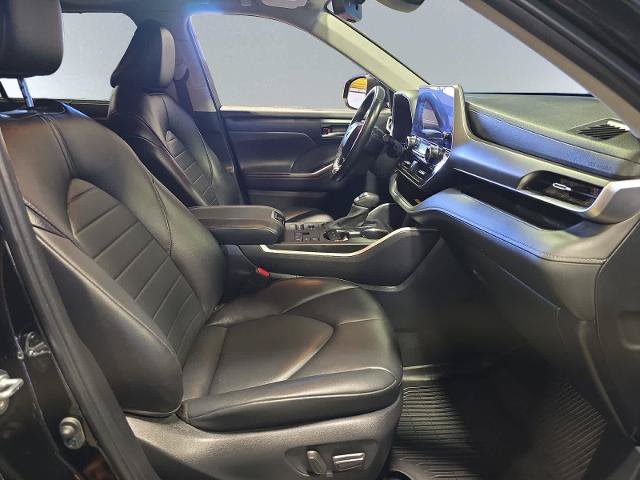 Used 2024 Toyota Highlander AWD image 19