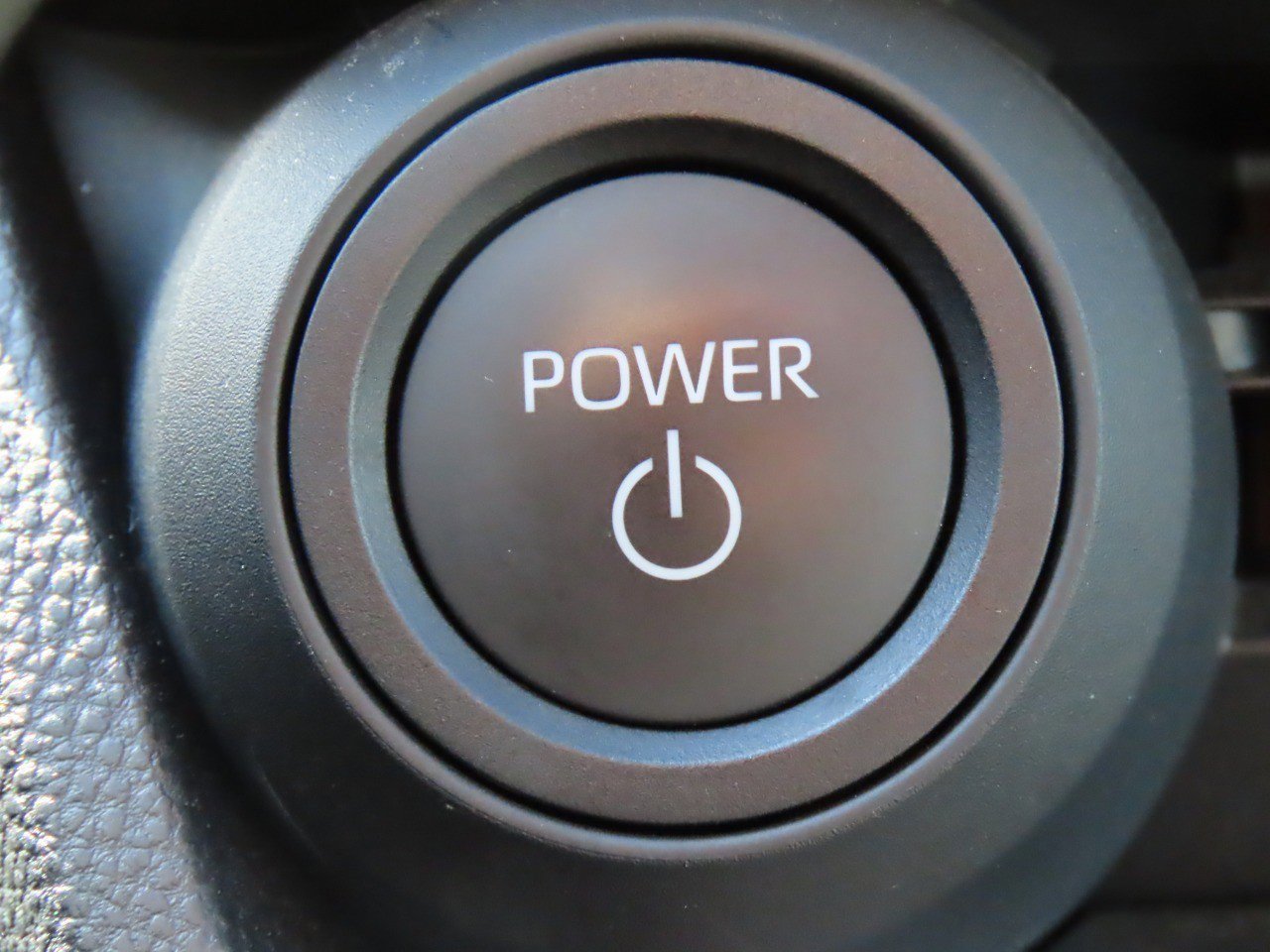 Used 2023 Toyota Prius LE image 29