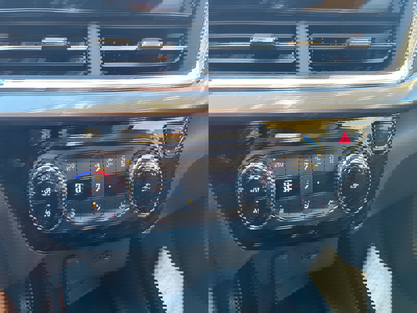 Used 2025 Chevrolet Trax ACTIV w/ Sunroof Package image 13