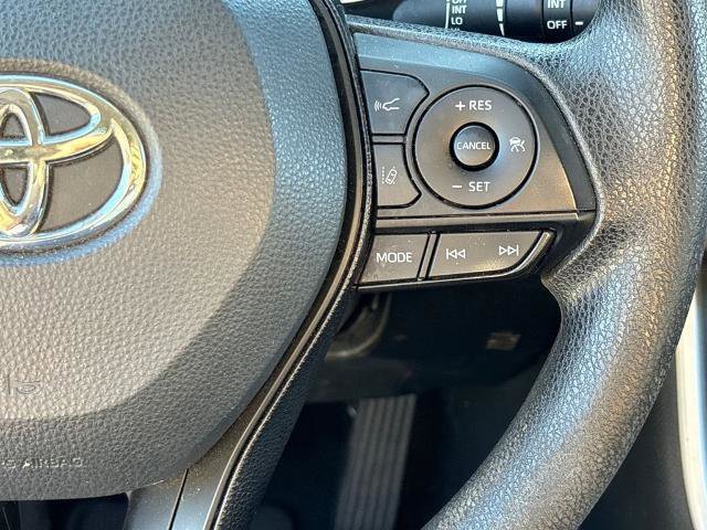 Used 2021 Toyota RAV4 XLE image 19