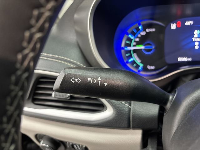 Used 2023 Chrysler Pacifica Touring-L image 19