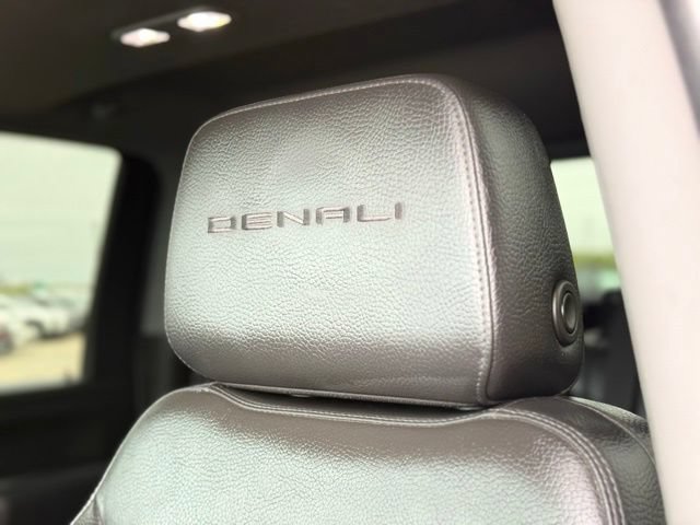Used 2021 GMC Sierra 2500 Denali w/ Denali Black Diamond Edition AWD/4WD image 15
