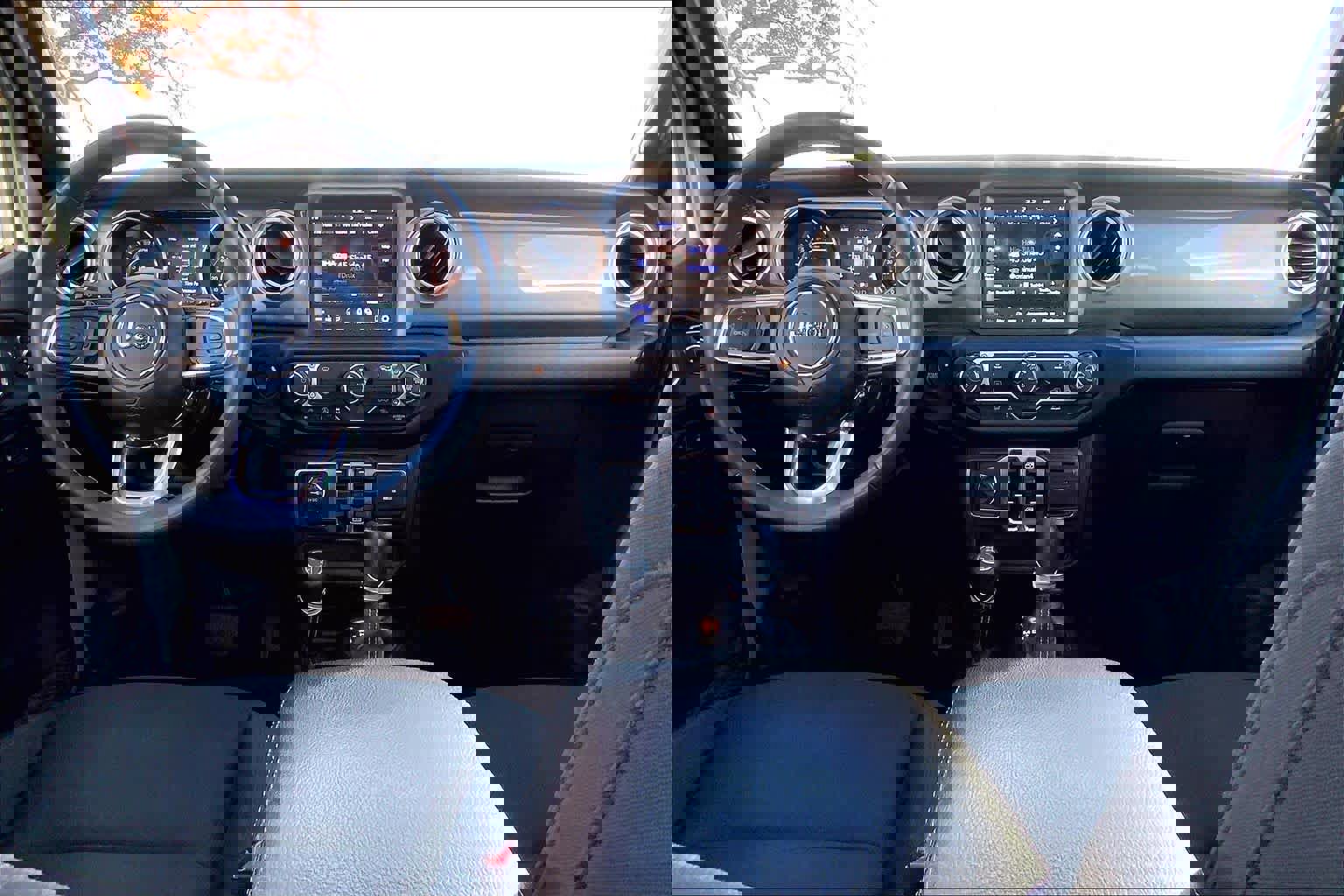 Used 2023 Jeep Gladiator Overland image 15