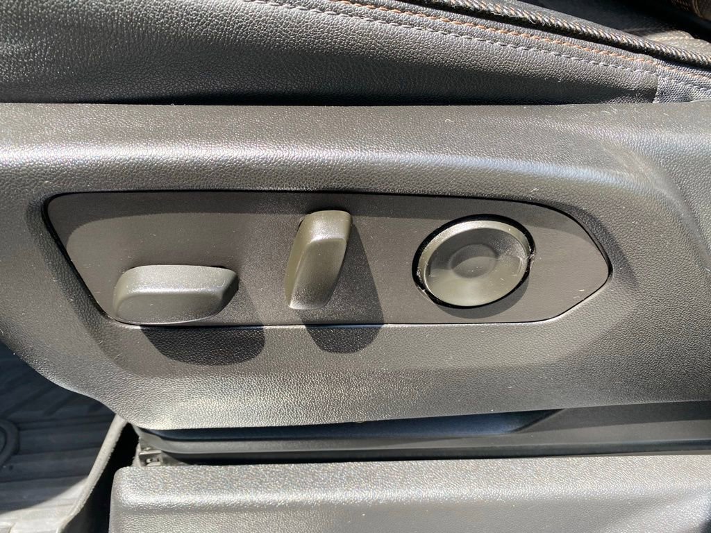 Used 2022 Chevrolet Silverado 1500 High Country w/ High Country Premium Package image 16