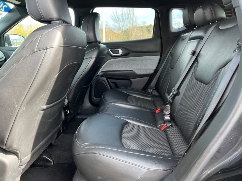 Used 2024 Jeep Compass Latitude AWD/4WD image 9