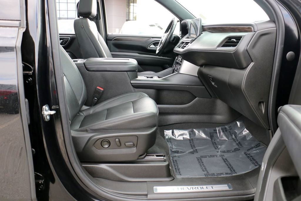 Used 2022 Chevrolet Suburban Z71 w/ Luxury Package image 35