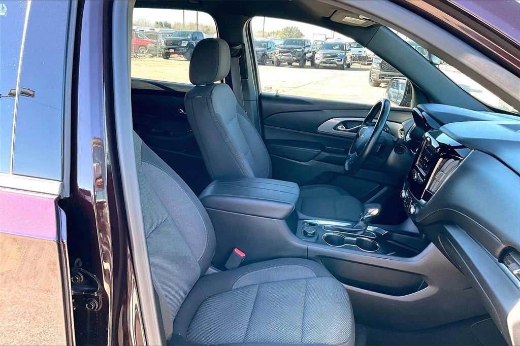 Used 2023 Chevrolet Traverse LT image 30