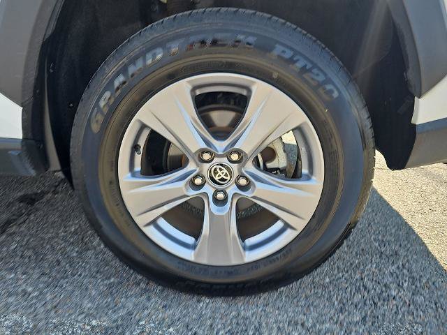 Used 2025 Toyota RAV4 XLE FWD image 33