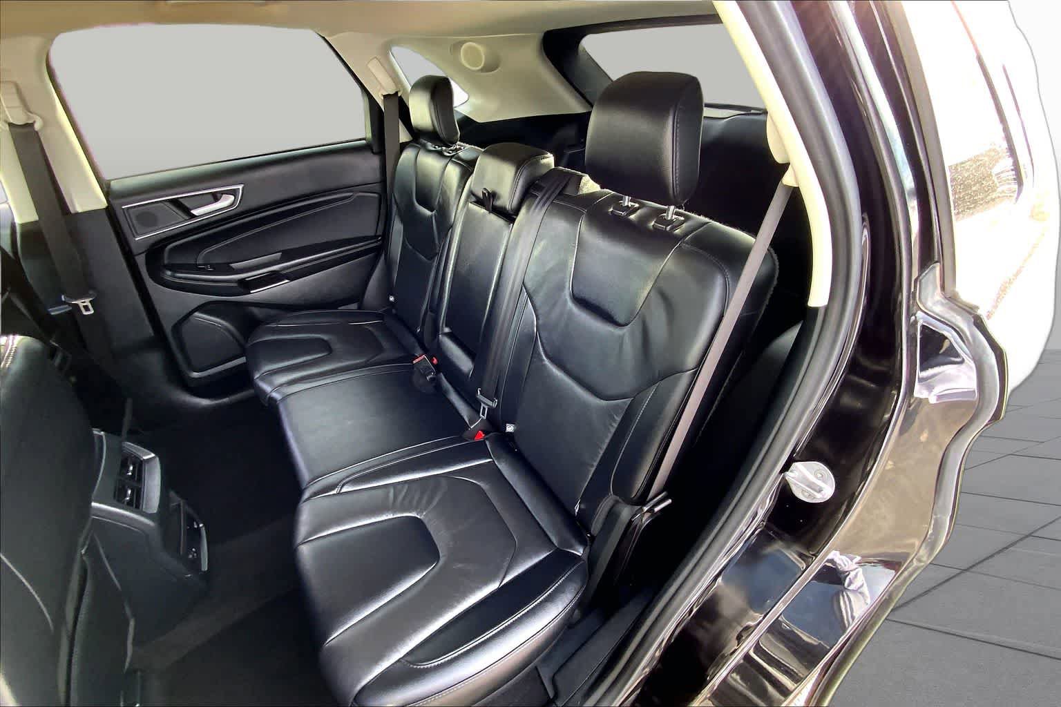 Certified 2022 Ford Edge Titanium AWD/4WD image 19