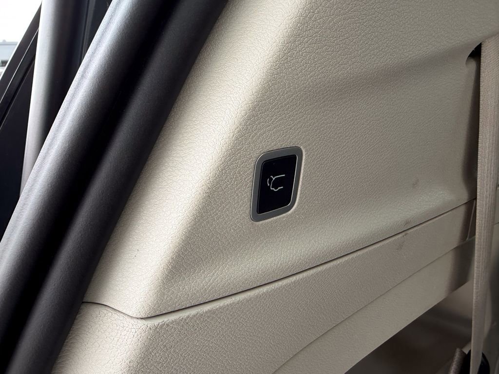 Used 2024 Chrysler Pacifica Touring-L image 18