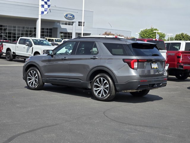 Certified 2025 Ford Explorer ST-Line AWD/4WD image 8