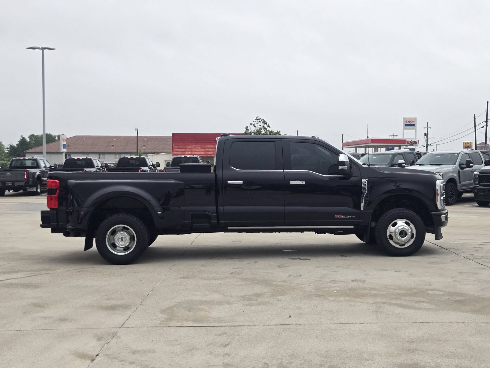 Certified 2024 Ford F350 Limited w/ FX4 Off-Road Package AWD/4WD image 7