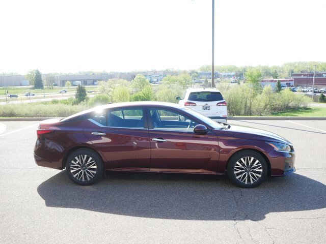Used 2023 Nissan Altima 2.5 SV FWD image 4