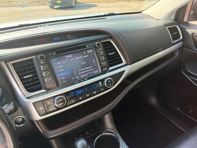 Used 2019 Toyota Highlander XLE AWD/4WD image 34