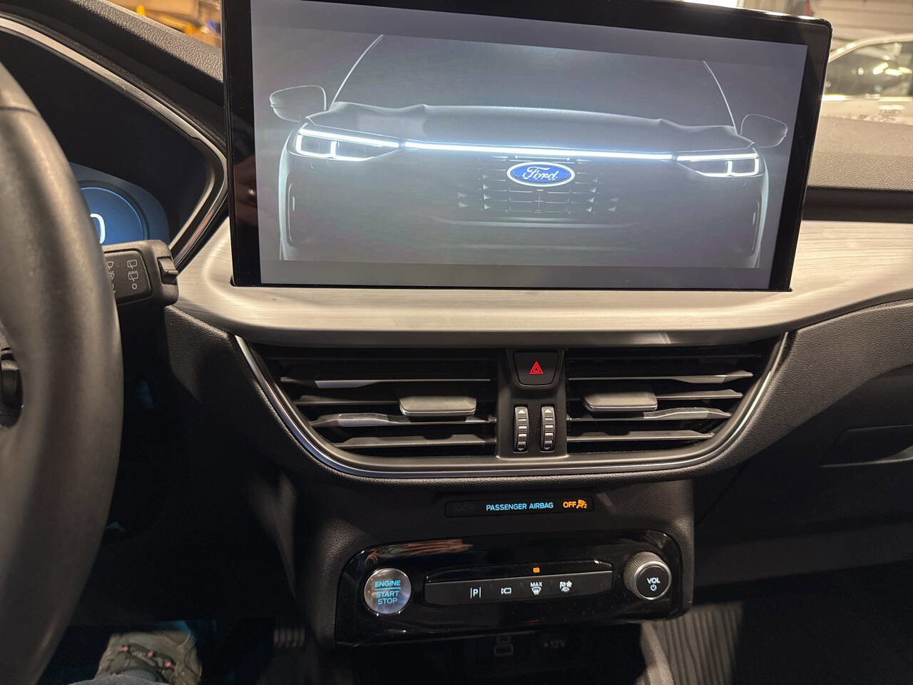 Certified 2024 Ford Escape Platinum image 40