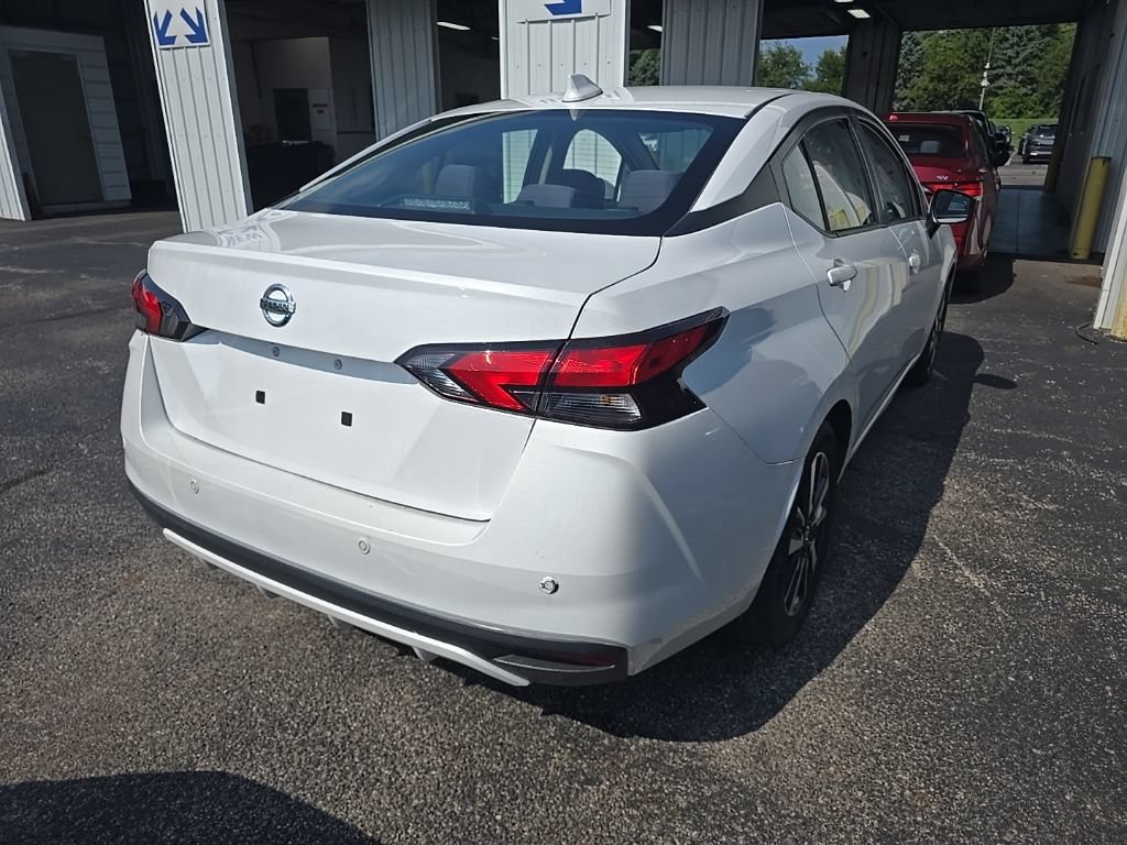 Used 2022 Nissan Versa SV FWD image 3