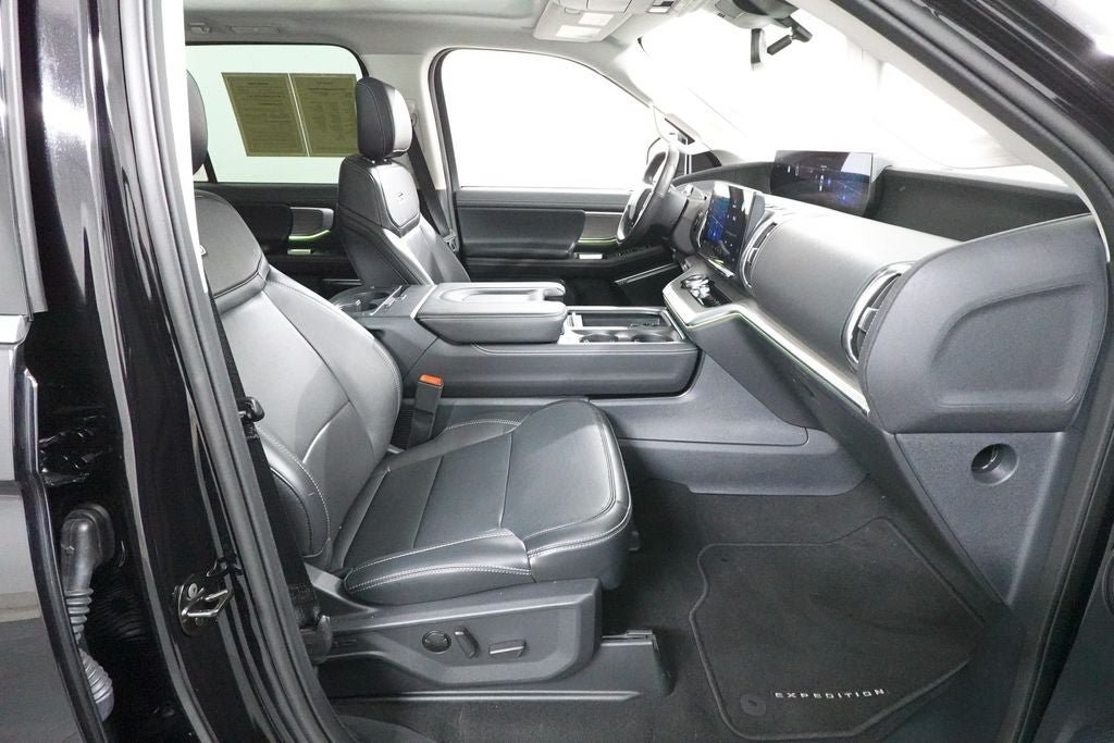 Certified 2025 Ford Expedition Platinum AWD/4WD image 35