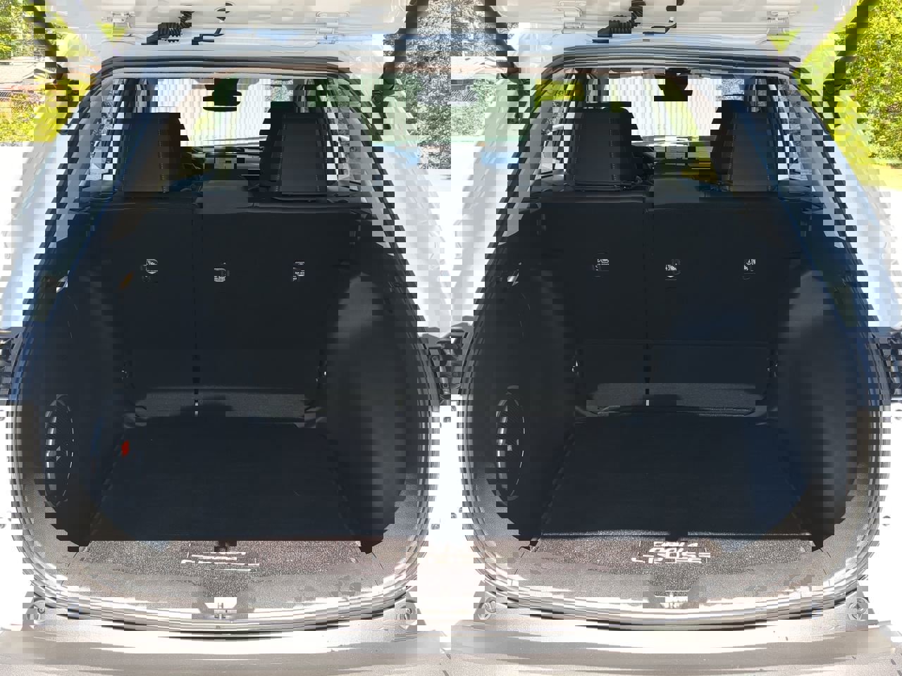 Used 2023 Toyota Corolla Cross XLE w/ Convenience Package image 11