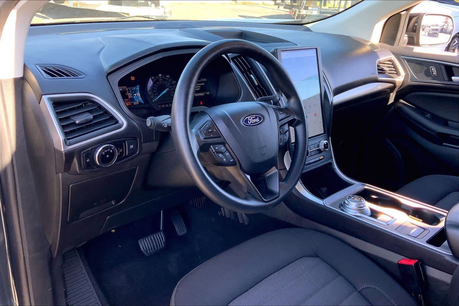 Certified 2024 Ford Edge SE w/ Black Appearance Package AWD/4WD image 16