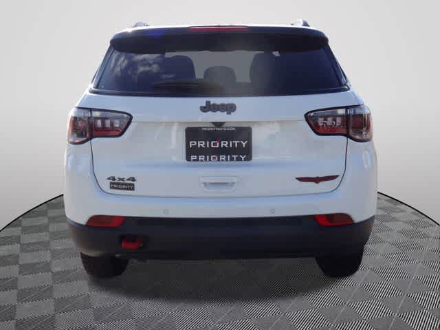 Used 2025 Jeep Compass Trailhawk AWD/4WD image 3