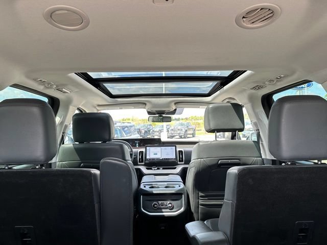 Certified 2025 Ford Expedition Active AWD/4WD image 13