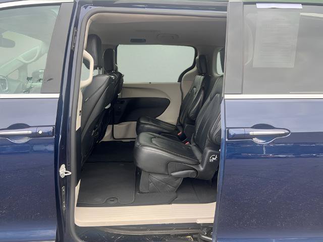 Used 2017 Chrysler Pacifica Touring-L Plus w/ Advanced Safetytec Group FWD image 32