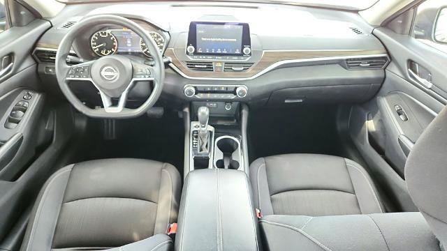 Used 2024 Nissan Altima 2.5 SV FWD image 24