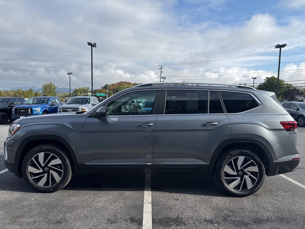 Used 2024 Volkswagen Atlas SEL image 2