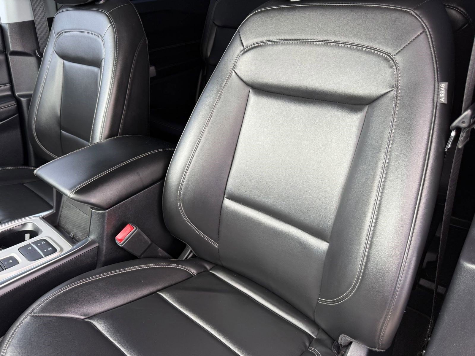 Certified 2022 Ford Explorer XLT w/ Equipment Group 202A image 23