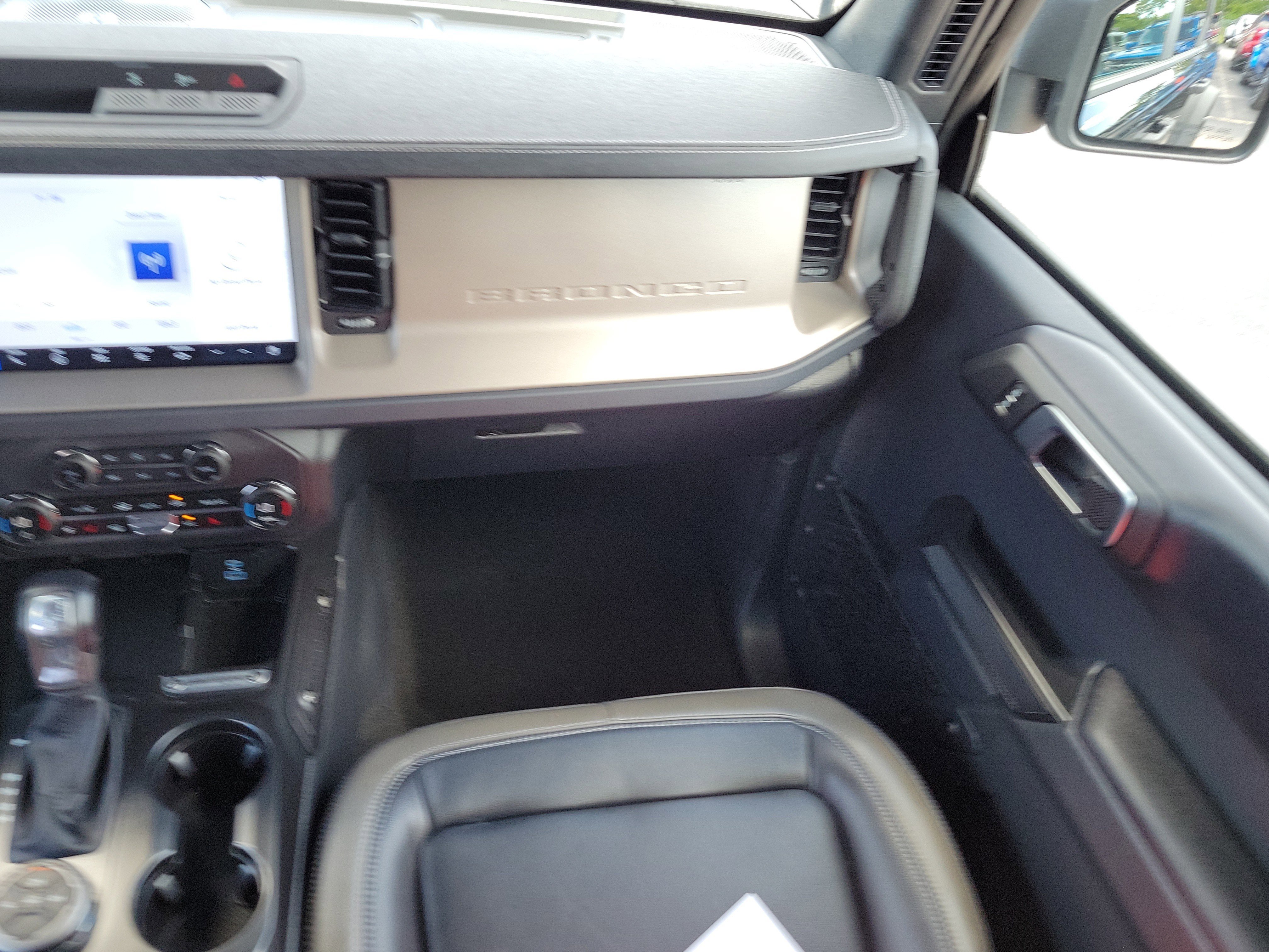 Certified 2025 Ford Bronco Outer Banks AWD/4WD image 16