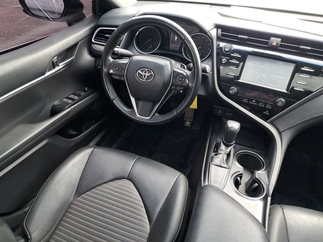 Used 2018 Toyota Camry SE w/ Moonroof Package image 10