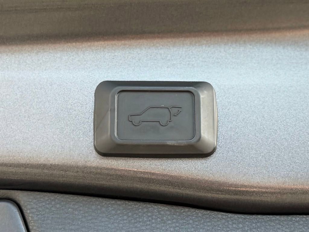 Used 2023 Toyota RAV4 XLE Premium image 11