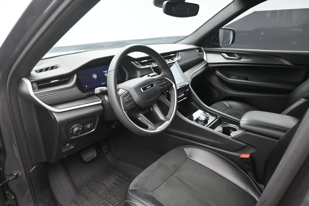 Used 2024 Jeep Grand Cherokee L Altitude RWD image 19