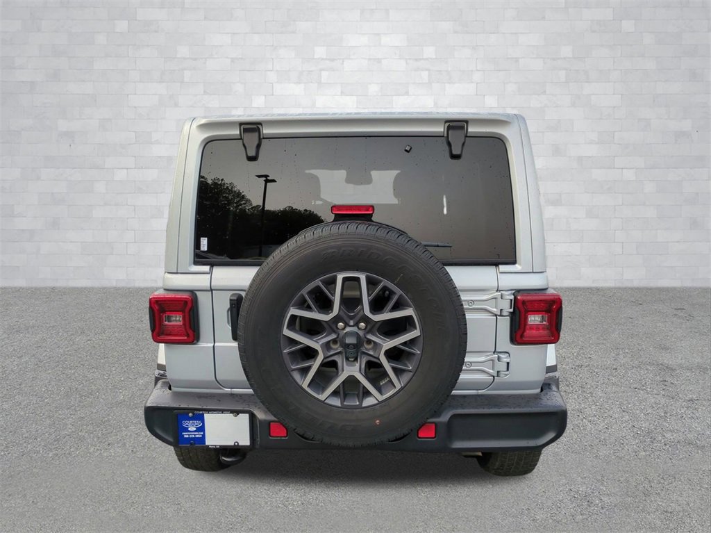 Used 2024 Jeep Wrangler Sahara image 4