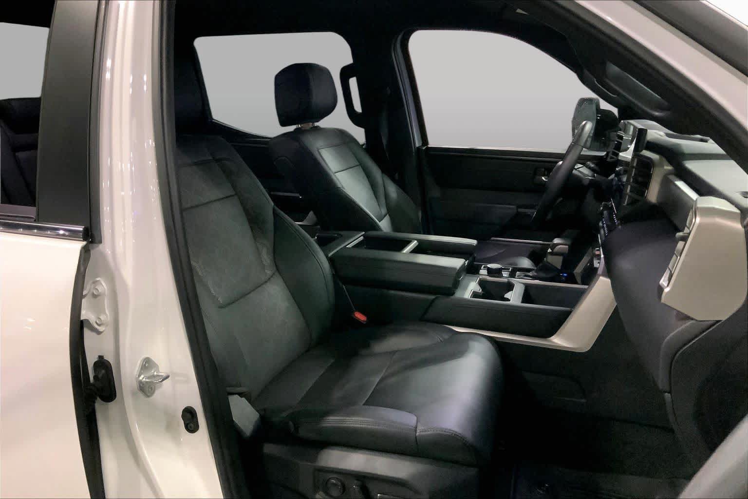 Used 2025 Toyota Tundra Limited AWD/4WD image 9