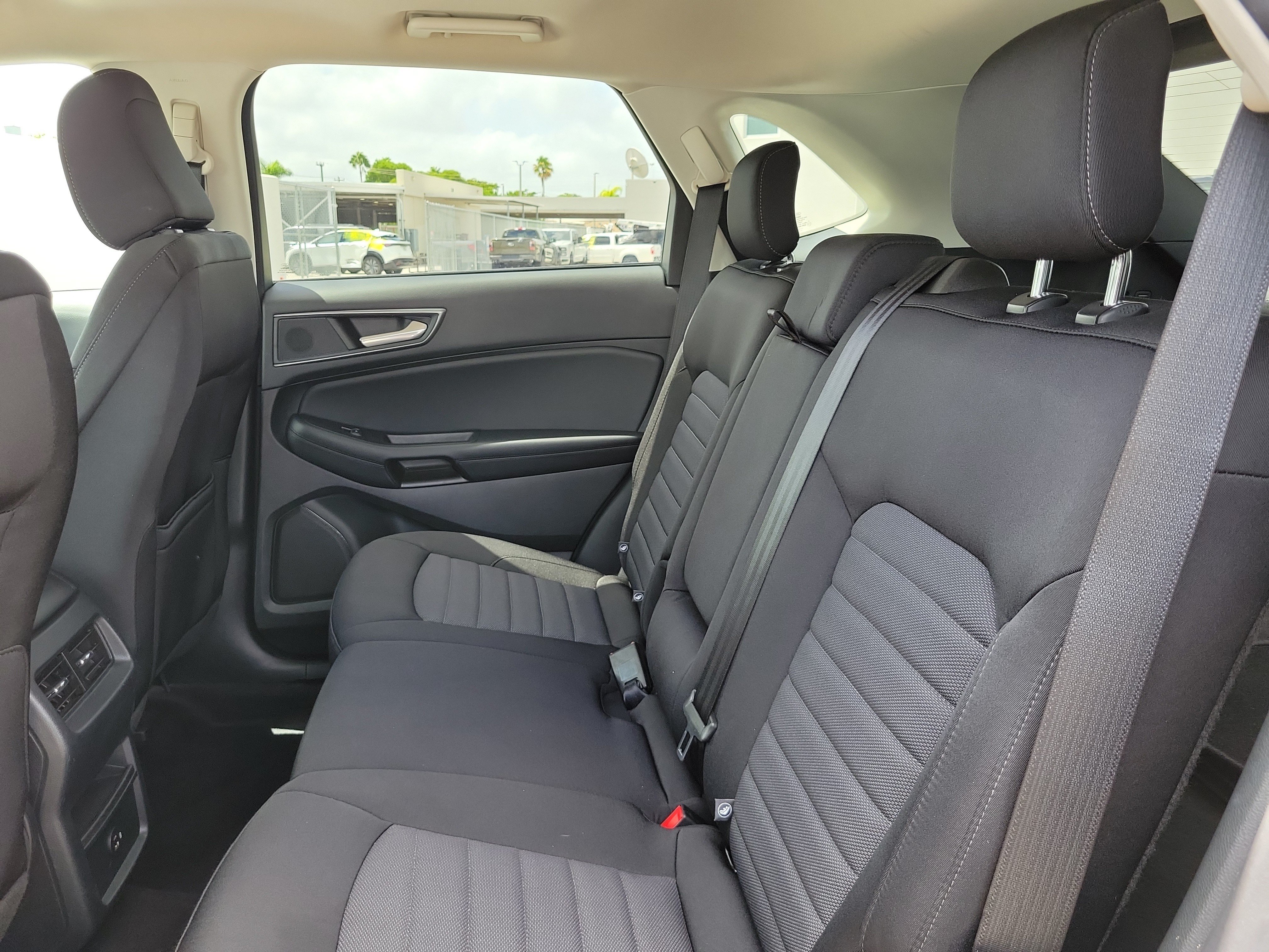 Certified 2022 Ford Edge SE w/ Black Appearance Package AWD/4WD image 13