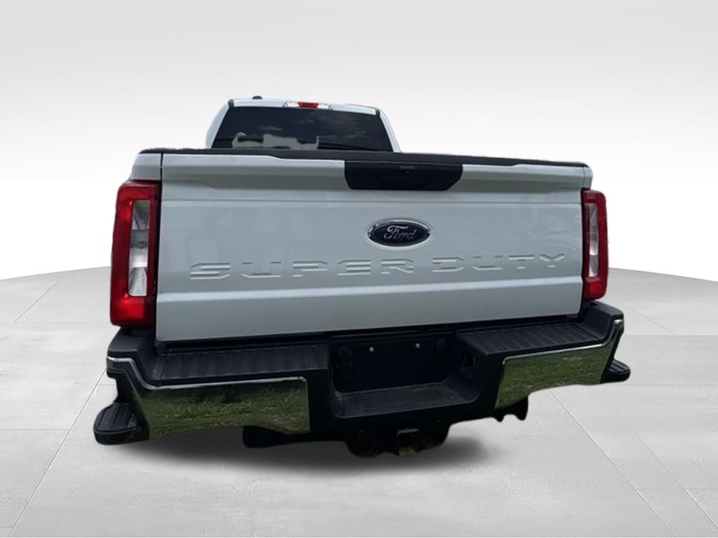 Certified 2025 Ford F250 XLT w/ FX4 Off-Road Package AWD/4WD image 4