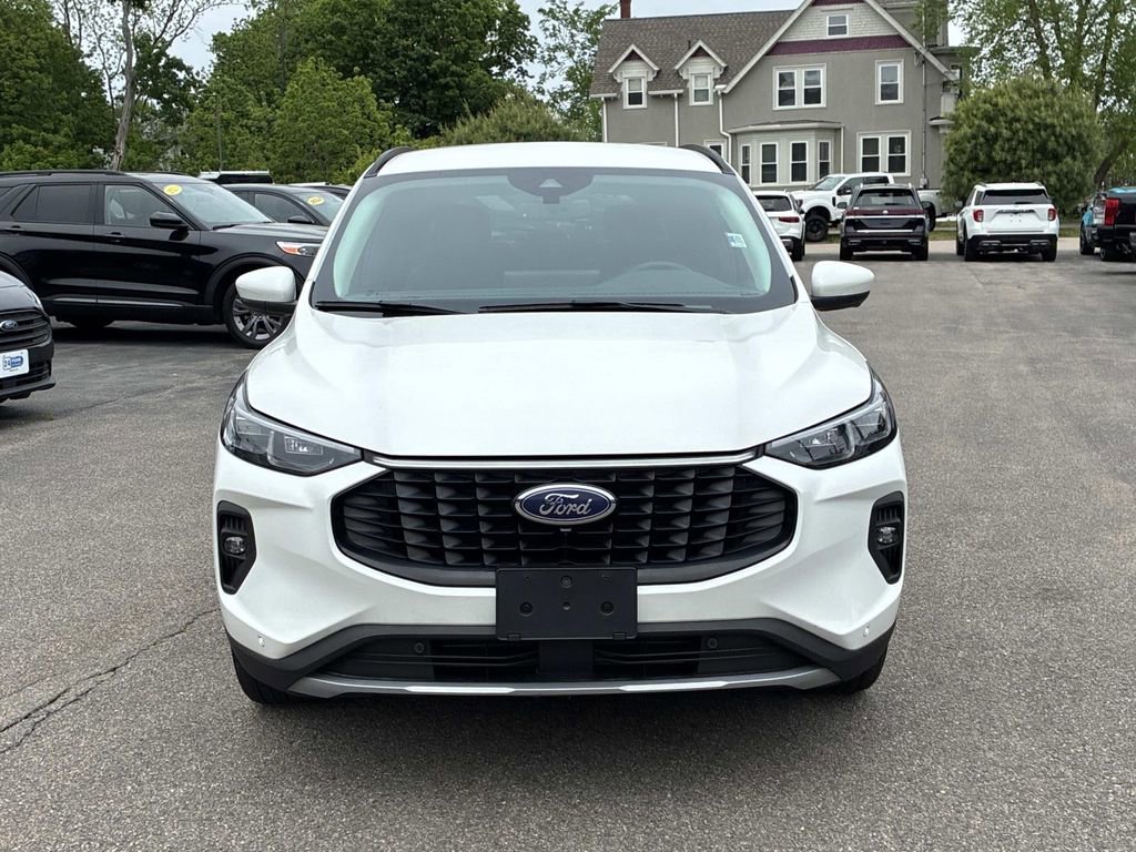 Certified 2024 Ford Escape Platinum AWD/4WD image 2