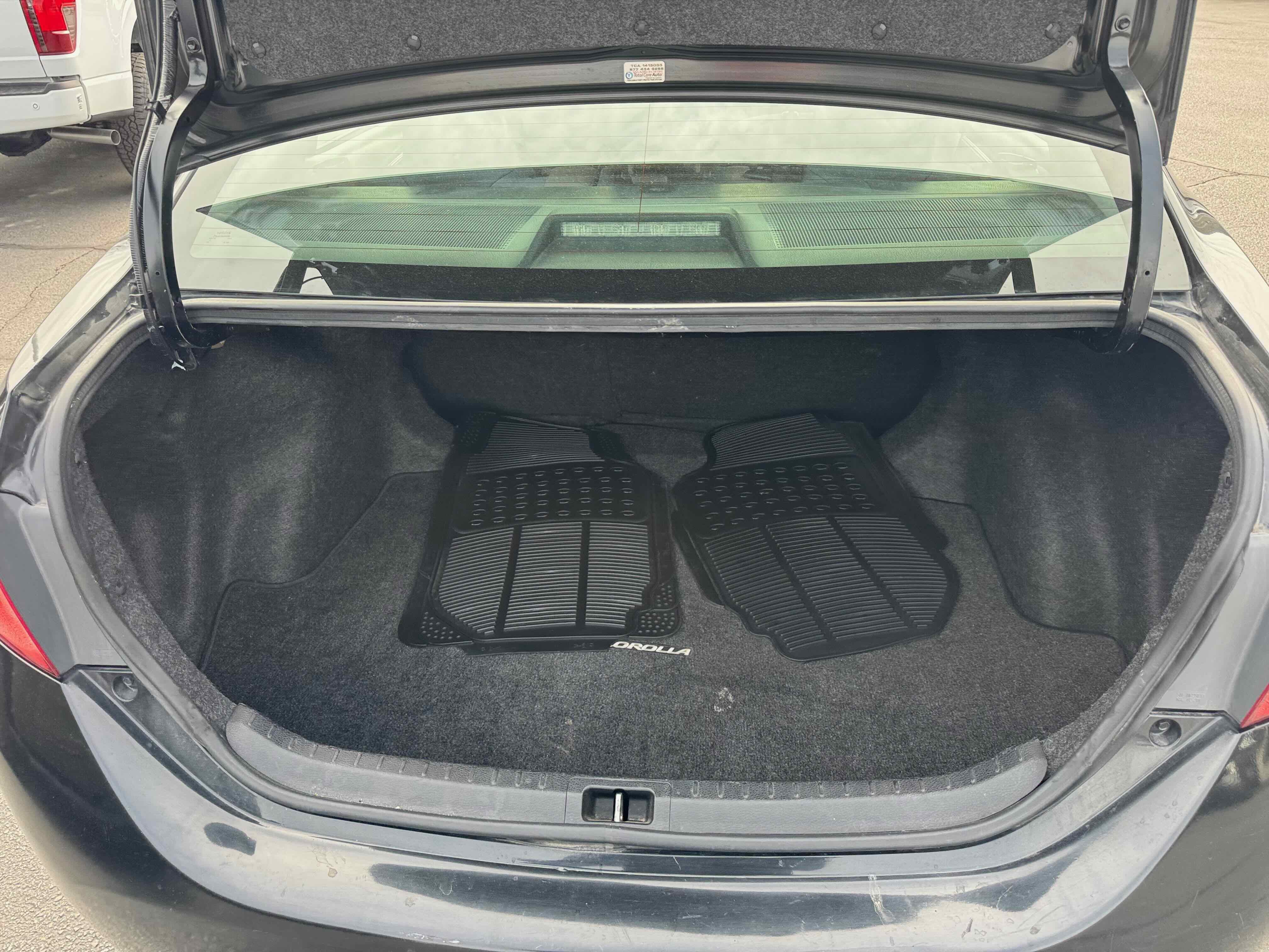 Used 2018 Toyota Corolla LE image 28