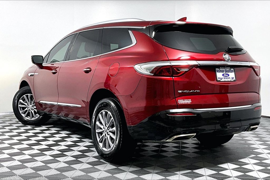 Used 2024 Buick Enclave Essence w/ Technology Package FWD image 11