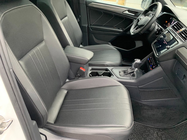 Used 2023 Volkswagen Tiguan SE R-Line FWD image 10