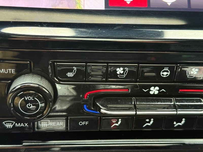 Used 2024 Jeep Grand Cherokee L Limited w/ Luxury Tech Group II image 21