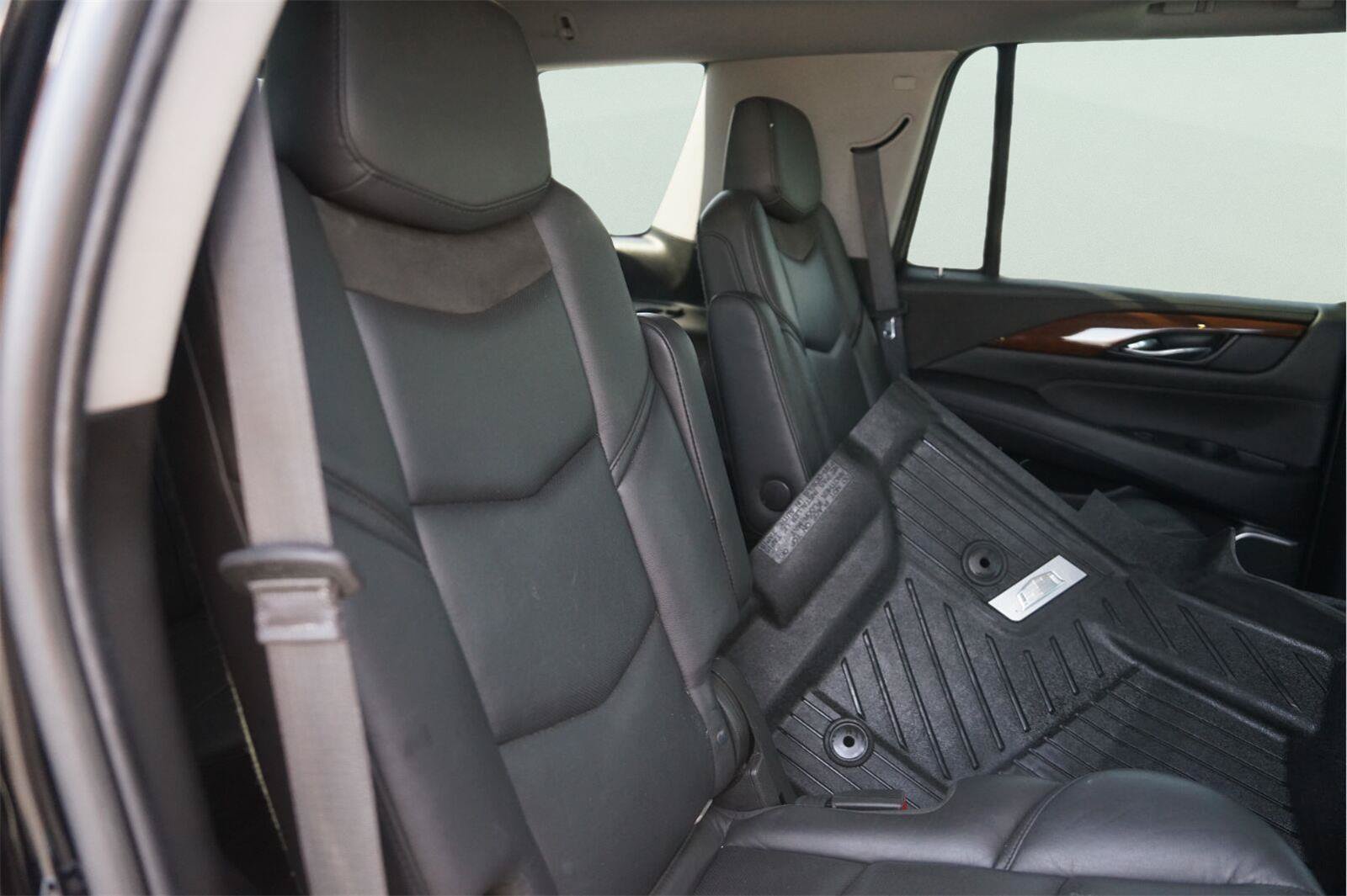 Used 2019 Cadillac Escalade Luxury AWD/4WD image 18