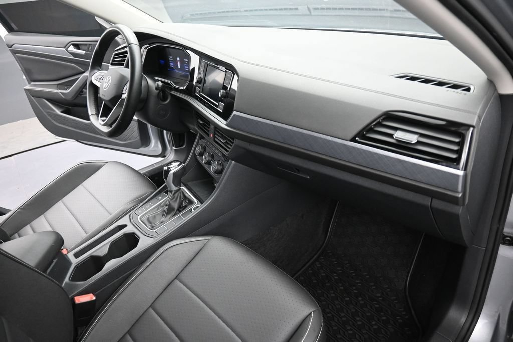 Used 2023 Volkswagen Jetta SE FWD image 16