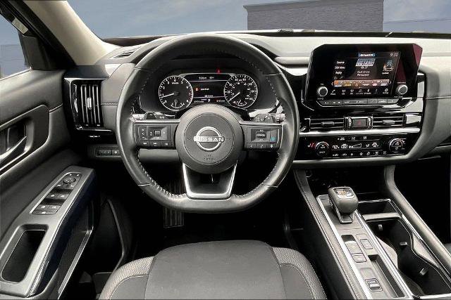 Used 2025 Nissan Pathfinder SV FWD image 8