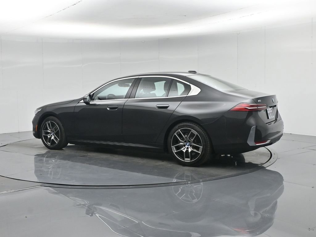 Used 2024 BMW i5 eDrive40i image 7