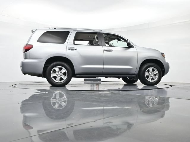Used 2022 Toyota Sequoia SR5 AWD/4WD image 37