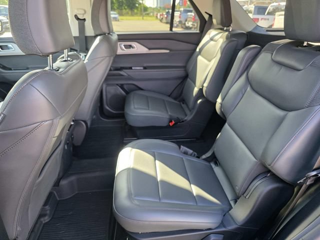 Certified 2025 Ford Explorer Active w/ Active Comfort Package RWD image 11