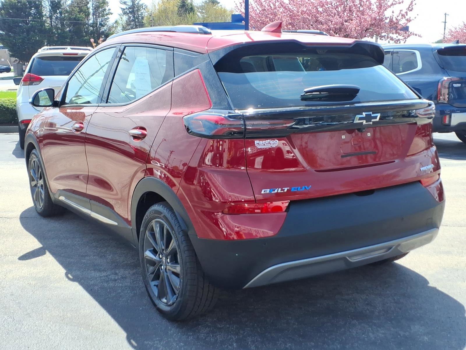 Used 2022 Chevrolet Bolt EUV Premier w/ Launch Edition image 3