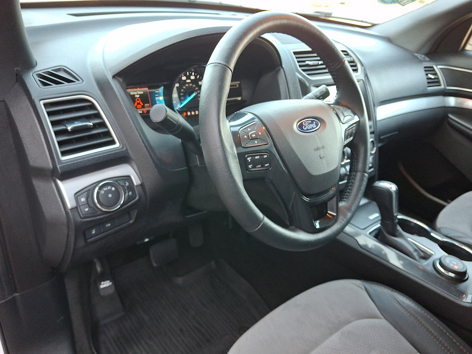 Certified 2017 Ford Explorer XLT w/ Equipment Group 202A AWD/4WD image 16